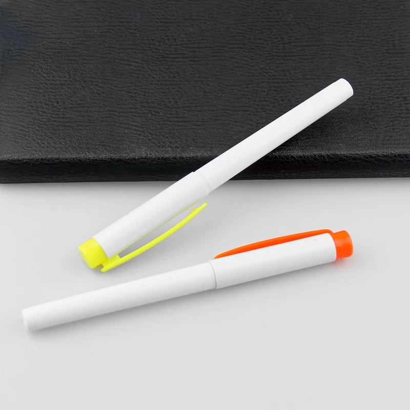 100gab Personalizētu Drukas Logo Melnā un Baltā Krāsā Pildspalvas Plastmasas Klipu Neitrāls Pildspalvu Uzņēmuma Reklāmas Darbības Dāvanu Pildspalvas